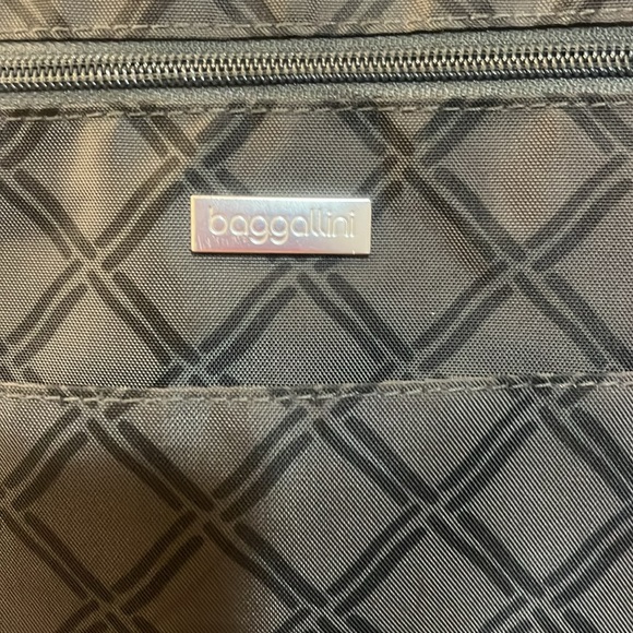 Baggallini Travel bag in excellent preowned condition, like new - Picture 3 of 15